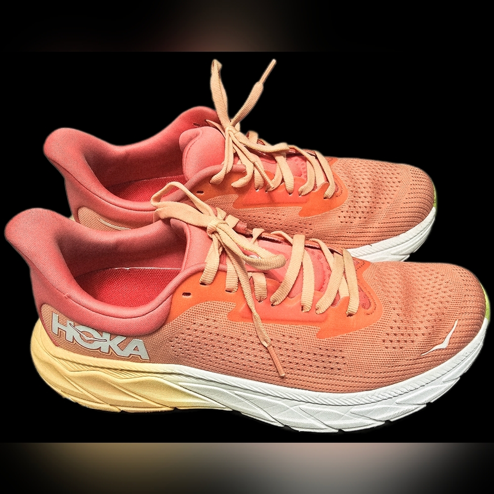 Hoka Arahi 7 Women's Size 8.5B Athletic Shoes Papaya/Coral